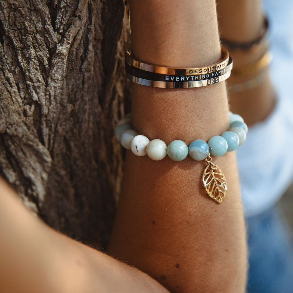 
                  
                    Bracelet en Perles d'Amazonite Naturelle et sa Feuille de Laiton
                  
                